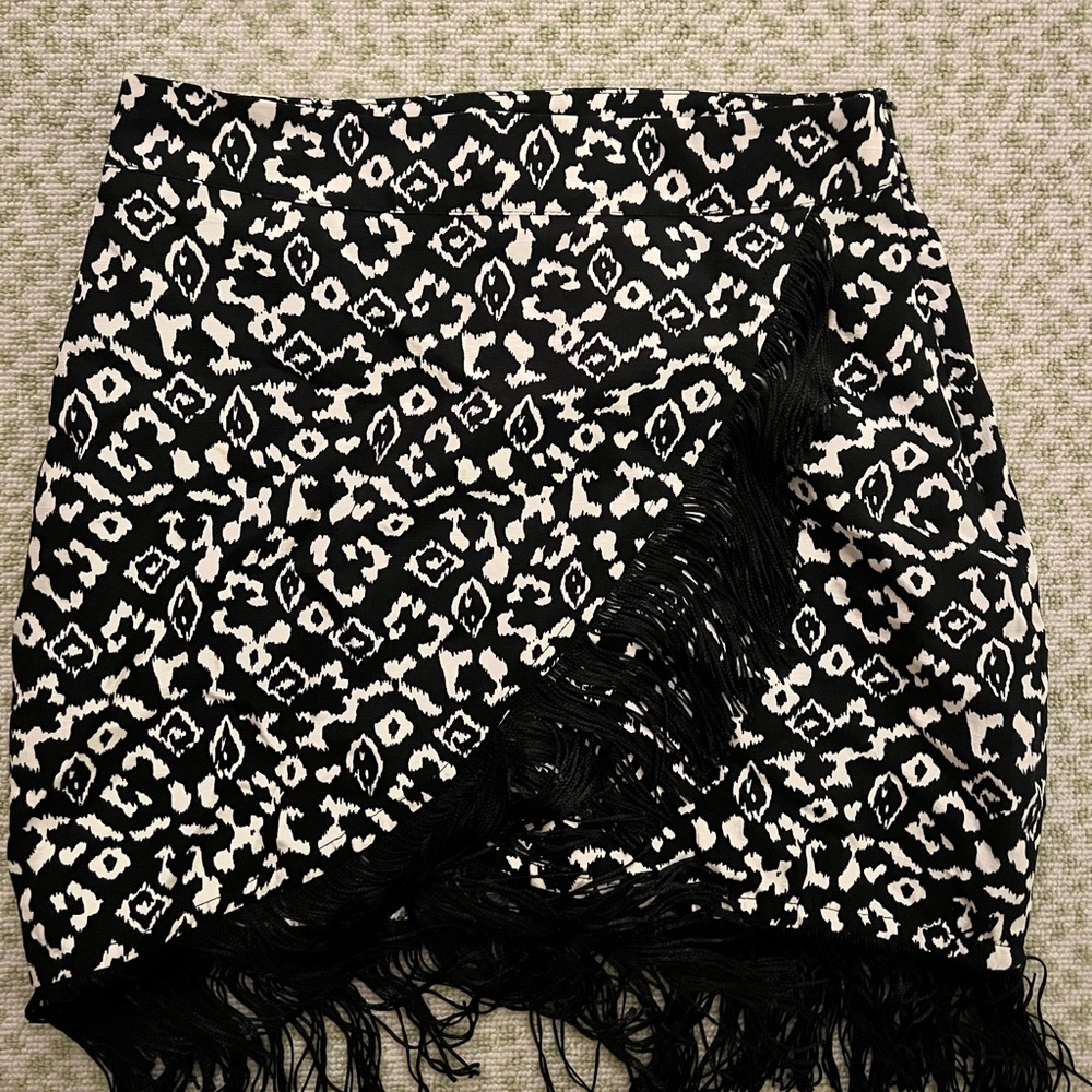 Zara skirt size XS nwt